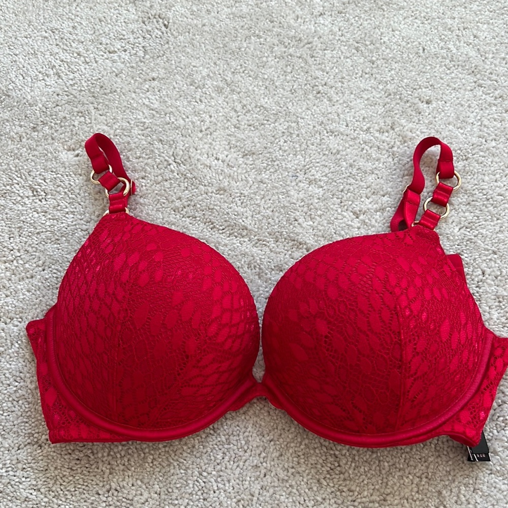VICTORIA’S SECRET Very Sexy Red Lace Push up Bra 32DD